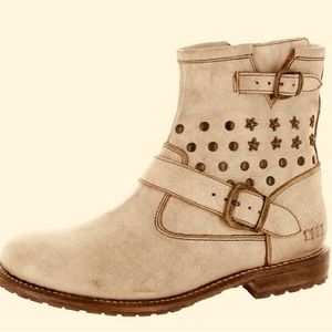 BED STU- WACKY 11 LEATHER ANKLE BOOTS WITH STUDS AND BUCKLES